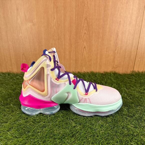 Nike LeBron 19 Valentine\'s Day Basketball Shoes DH8459-900 Men\'s Size 10.5 main image 4